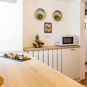 https://redbed-self-catering-apartments-victoriei-apartment.bucharesthotelsnow.com